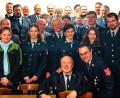 Bild: jml
Die Feuerwehr Hannersgrün ist ein eingespieltes starkes Team. Zurzeit laufen da schon die Vorbereitungen für das 140-jährige Jubiläum Mitte 2025. Nur der bisherige Kassenwart Ronald Dobner (sitzend) hat zum Jahreswechsel seinen Stuhl freigemacht.