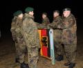 Bild: frd
Sechs Rekruten sprechen mit der Hand an der Truppenfahne die Gelöbnis- oder Eidesformel.