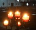 Bild: Gabi Schönberger
Viel Schatten und wenig Licht: Die Kirchenaustrittszahlen in den Weidener Pfarreien sind 2022 gewaltig angestiegen. Und die Gottesdienste werden leerer.