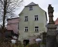 Bild: szl
Trotz des genehmigten Bauantrags haben die Arbeiten am Schmaus-Anwesen in der Dammstraße 20 noch immer nicht begonnen. Die Ziegler Immobilien GmbH will das Gebäude nun zumindest sichern.