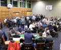 Bild: csk
Das Pokerturnier in Etzelwang ist beliebt, weil es bei lockerer Atmosphäre dennoch sehr professionell zur Sache geht.