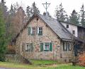 Archivbild: bsc
Das alte Forsthaus in Hohenhard wird kein Naturparkzentrum. Der Naturpark Steinwald hat entsprechende Pläne zu den Akten gelegt.