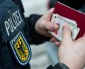 Symbolbild: Marc Müller/dpa
Immer wieder gehen der Bundespolizei bei Kontrollen in Waidhaus per Haftbefehl Gesuchte ins Netz.