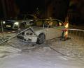 Bild: Polizeiinspektion Schwandorf
Der Fahrer rutschte mit seinem Auto bei Fronberg gegen einen Verteilerkasten. Das führte zu einem Stromausfall in einem Wohnviertel.