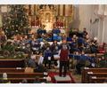 Bild: swo
Konzentriert gehen die 32 Musiker unter der Leitung von Gerhard Böller und Angelika Schöpf das Konzert in der Pfarrkirche in Ursulapoppenricht an.