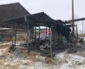 Bild: wro
In Schönfeld bei Wiesau ist am Mittwochvormittag ein Unterstand für Pferde abgebrannt.