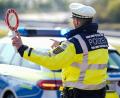 Symbolbild: Uwe Anspach/dpa
Bei allgemeinen Verkehrskontrollen ist der Polizei in Hartmannshof ein 40-Jähriger aufgefallen, der ohne Fahrerlaubnis einen Kleintransporter lenkte.