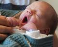 Symbolbild: Marcus Brandt/dpa
Der Moment, wenn ein Baby nach der Geburt zum ersten Mal seine Umgebung oder die Eltern wahrnimmt (und auch mal müde gähnt), bedeutet für die frühere St.-Anna-Krankenhaus-Hebamme Elisabeth Jamison immer ein großes Glücksgefühl.