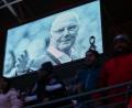 Bild: Jan Woitas/dpa
Vor den Spielen gab es in Gedenken an Franz Beckenbauer eine Schweigeminute.
