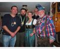 Bild: krb
Neustadt hat wieder den traditionellen Zoiglorden verliehen. Zoiglprinz Bernhard (rechts) verlieh zusammen mit seiner Zoiglprinzessin Evi die ersten Orden an Jürgen Trescher (links), Bürgermeister Sebastian Dippold (Zweiter von links) sowie Zoiglwirt Gerald Wickl (Zweiter von rechts).