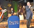 Bild: rgr
Zum 40-jährigen Jubiläum des Kulturkreises Pressath gratuliert das "Ballhausorchester" mit Peter Wittmann in der Pressather Stadthalle.