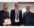 Bild: fz
Bürgermeister Ernst Schicketanz (Mitte) verabschiedet Ralph Bauer (links) und vereidigt Joseph Lindner (rechts) als neuen Gemeinderat.