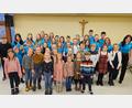Bild: Annemarie Mösbauer/exb
Die Musikschüler präsentieren ihre Ausbildungserfolge. Im Hintergrund die Jugendblaskapelle (blaues T-Shirt) unter Leitung von Susanne Hutzler (rechts).