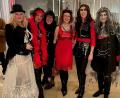 Bild: Heidi Heckmann
In bunten Kostümen, aber auch in normaler Alltagskleidung gemeinsam mit Frank N. Furter, Riff Raff und dem gestrandeten Pärchen Brad und Janet in den Faschingsendspurt zu starten, dazu lädt der Soroptimist-Club Amberg-Sulzbach auch in diesem Jahr ins Ringtheater ein.