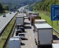 Bild: Wolfgang Steinbacher
Auf der A6 bei Amberg in Fahrtrichtung Nürnberg, staute sich der Verkehr nach einem Lkw-Unfall kilometerlang. Auch auf den Umleitungsrouten durch Amberg und Kümmersbruck waren die Straßen dicht.