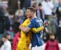 Bild: Frank Molter/dpa
Patrick Erras (rechts) feiert mit Kiels Torwart Timon Weiner Anfang Dezember den Sieg gegen den SV Wehen Wiesbaden. Die Kieler gehen ab Freitag als Spitzenreiter in die Rückrunde der 2. Bundesliga.