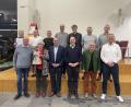 Bild: Förderverein EDV Schulen Wiesau/exb
An der Spitze des Fördervereins der EDV-Schulen Wiesau stehen Vorsitzender Holger Höcht und Zweiter Vorsitzender Christian Blank (vorne, Dritter und Vierter von links).