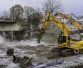 Bild: Hösamer
Die Große Naabbrücke ist Schwandorf ist bald Geschichte: Die Bagger leisten beim Abriss ganze Arbeit.