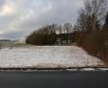 Bild: jr
Auf diesem Grundstück in der Nähe des Freibads Mitterteich will Investor Sezayi Er seinen Tiny-House-Park mit dem Namen „Sezi Village“ errichten. Im Hintergrund ist das frühere Naturfreundehaus zu sehen.