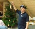 Bild: no
Auktionator Georg Graf bei der Christbaumversteigerung der FF Illschwang im Unterrichtsraum des Gerätehauses