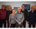 Bild: bnr
Viele Gratulanten überbringen Josef Schoirer (Mitte) die besten Glückwünsche zu seinem 80. Geburtstag. Im Bild (von links) Walter Wolf, Vorsitzender des Obst- und Gartenbauvereins, Kolping-Vorsitzender Kurt Koppmann, Irmgard Schoirer, Bürgermeister Frank Zeitler und Erwin Koppmann, Vorsitzender des Bierclubs.