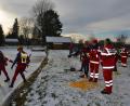 Bild: dob
Der Eglseeweiher ist angesichts der Minustemperaturen in den vergangenen Tagen mit einer rund zehn Zentimeter dicken Eisschicht überzogen. Grund genug für die Wasserwachtler eine realistische Eisrettung durchzuführen.