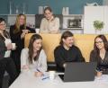 Bild: Fotostudio Michael Sommer
Das Team von Schmidt & Wifling bringt langjährige Erfahrung in die Betreuung von Zeitarbeitnehmern und Firmenkunden ein.