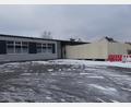Bild: rn
Angebunden an die ehemalige Diska-Halle stehen bereits Sanitär-Container für die angekündigten Flüchtlinge bereit.