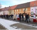 Bild: rha
Die Figur des heiligen Sebastian wird alljährlich in Erfüllung eines Gelübdes durch die Straßen Vilsecks getragen.