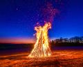 Bild: bsc
Weithin sichtbar leuchtete am Samstagabend das Friedenfelser Bergfeuer auf dem Schusterberg.