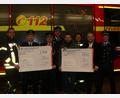 Bild: mh
Spendenübergabe im Luher Feuerwehrhaus. Die Volksbank Raiffeisenbank Nordoberpfalz überreichte 3500 Euro an Luher Vereine und zusätzlich noch einmal 2500 Euro an die Luher Feuerwehr.