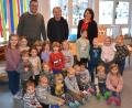 Bild: jr
1500 Euro spendete Unternehmer Josef Günthner (Mitte) an das Kinderhaus "Himmelszelt" in Konnersreuth. Kinderhaus-Leiterin Imke Steinert und stellvertretender BRK-Kreisgeschäftsführer Sven Lehner bedankten sich.