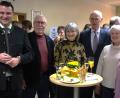 Bild: Hirsch
Landrat Thomas Ebeling (links) und Regierungspräsident Walter Jonas (Dritter von rechts) suchten beim Empfang in der Kantine des Landratsamtes das Gespräch mit den Senioren.