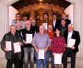 Bild: Feuerwehr Oberviechtach/exb
Eine persönliche Ehrung durch die Feuerwehrführung und Bürgermeister Rudolf Teplitzky gab es für langjährige Mitglieder der Feuerwehr Oberviechtach.