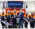 Bild: jp
Stolz präsentieren die Verantwortlichen der Feuerwehr Kastl die neuen Akku-Rettungsgeräte (von links): Peter Bogner, Tobias Maag, Fabian Nemetschek, Bürgermeister Stefan Braun, Tobias Lang und Andrea Popp.