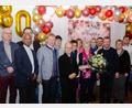 Bild: Maierhofer/exb
Zahlreiche Gratulanten überbringen Inge Maierhofer die besten Wünsche zu ihrem 80. Geburtstag.