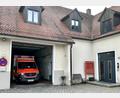 Bild: Stefanie Gradl
Wenn es nach dem neuen Gutachten geht, wird der Rettungswagen bald nicht mehr im Vilsecker Feuerwehrhaus untergebracht sein. Denn der Rettungszweckverband Oberpfalz Nord plant, den Standort Vilseck der BRK-Rettungswache aufzulösen.