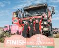 Bild: Ruppert
Finisher bei der Dakar Classic: Christian Ruppert, Sohn Matias und Ehefrau Ursula (von rechts) jubeln bei der Zielankunft nach der letzten Etappe. Im Hintergrund der Renntruck "Manni".