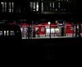Bild: Sven Hoppe/dpa
Fahrgäste stehen auf einem Bahnsteig an der S-Bahn Haltestelle Donnersbergerbrücke.