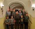 Bild: Matthias Wild/exb
Gratulationen nahm Gerhard Schüßler (vorne Mitte) von seinen Enkelkindern Michael, Adrian, Jonas und Rafael Schüßler (vorne von links) sowie Willi Schicker, Edith Fischer, Konrad Fischer, Matthias Schedl, Hermann Lobinger, Thomas Richtmann und Alfons Weiß (hinten von links) entgegen.