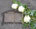 Bild: Dieter Weiß/exb
Die SPD Amberg erinnert an den Holocaust-Gedenktag: Im Bild die Stolpersteine von E. Bloch in der Schlachthausstraße.