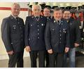 Bild: Feuerwehr/exb
Bei Alois König und Franz Scherm (Zweiter und Vierter von links) bedankten sich die Vorsitzenden Matthias Melzner und Hubert Scherm sowie Bürgermeister Thomas Kaufmann (von links) für deren Treue zur Feuerwehr.