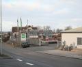 Bild: kek
Ihren Baustoffmarkt in der Degelsdorfer Straße will die Baywa AG aufgeben und im Gewerbegebiet Saaß einen Neubau errichten.