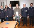 Bild: bjp
Für 25 aktive Dienstjahre in der Feuerwehr Zessau-Weihersberg wird Roland Hösl (Dritter von rechts) ausgezeichnet. Es gratulieren (von rechts) Johannes Rupprecht, Markus Eichermüller; (von links) Jürgen Haider, Carmen Pepiuk und Wolfgang Schwarz.