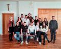 Bild: bey
Pleysteins Zweite Bürgermeisterin Andrea Lang (links) und Stadtpfarrer Adam Karolczak (rechts ) freuen sich über das großartige Engagement der Mitglieder zur Mitarbeit in der Vorstandschaft.