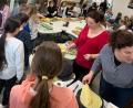 Bild: do
Der Deutsch-französische Tag endete in der Grundschule Speinshart mit einem vom Elternbeirat aufgebauten französischen Buffet,