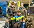 Bild: Thomas Geißler
Ski-Rennfahrer Gerd Schönfelder und Ski-Lehrer Markus Vogel (von links) haben die neue Gondelbahn am Ochsenkopf auf Barrierefreiheit getestet. Sie haben Seilbahnbetreiber Andreas Schreyer bereits in der Bauphase beraten.