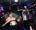 Bild: pi
Die Pleysteiner Prinzengarde präsentiert sich bei der Sportlerdisco in Waidhaus in Hochform.