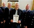 Bild: le
Die 50-jährige Mitgliedschaft von Albert Lindner wurde mit Ehrenurkunde ausgezeichnet. Von links: Kreisbrandrat Marco Saller, Kreisbrandmeister Alexander Klettner, Bürgermeister Robert Lindner, Jubilar Albert Lindner, Vorsitzender Harald Kick und Kommandant Bernhard Einweg.
