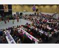 Bild: jr
Rund 800 Besucher waren zum 44. Seniorennachmittag in die Mitterteicher Mehrzweckhalle gekommen. In dieser Szene stand die Jugendschautanz-Gruppe des Mitterteicher Gaudiwurms auf der Bühne.